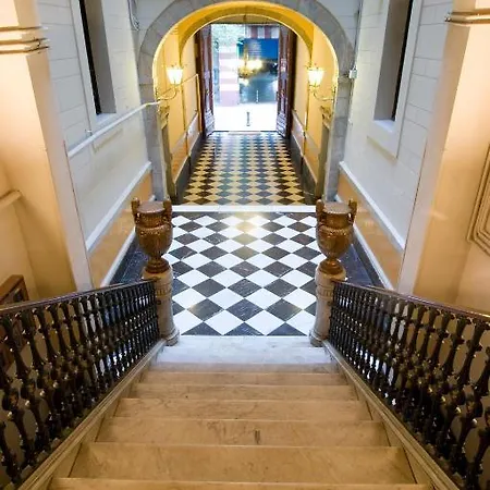 Palace Guesthouse Hostel *